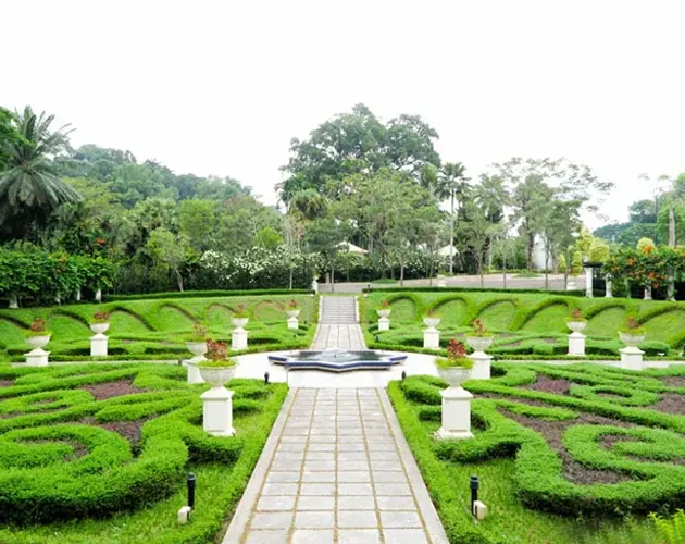 Nearby Place 1