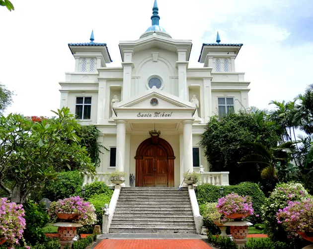 Nearby Place 1
