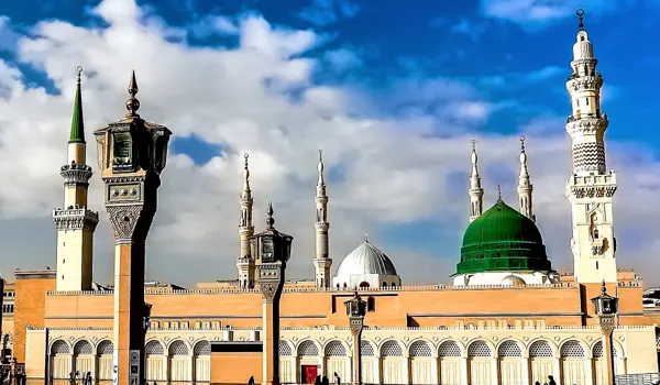 14 Nights 4 Star December Umrah Package 2025 Img