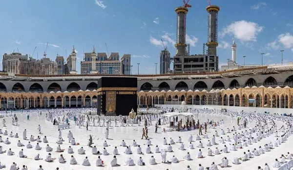 14 Nights 3 Star Christmas Umrah Package